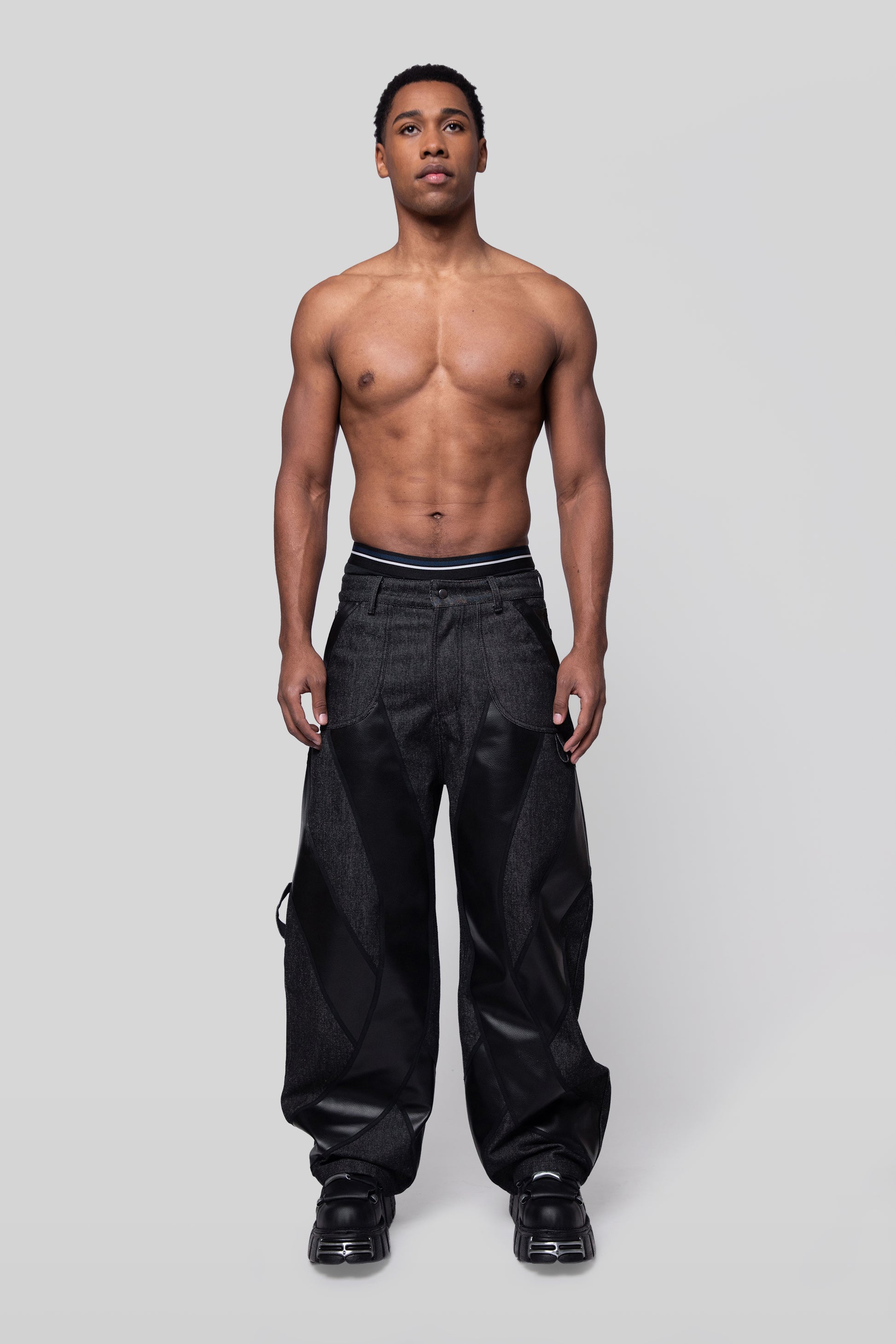 Full body front view of Bloom jeans in carbon Candiani raw denim, baggy fit