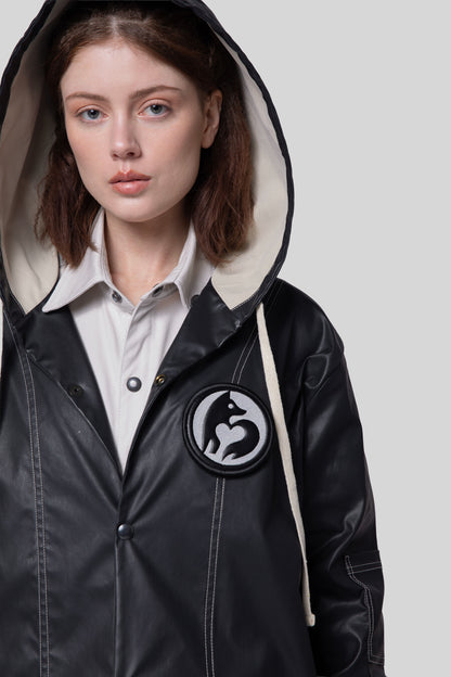 [card:women-secondary][card:all-secondary] Front portrait of Totem coat with hood and removable badge