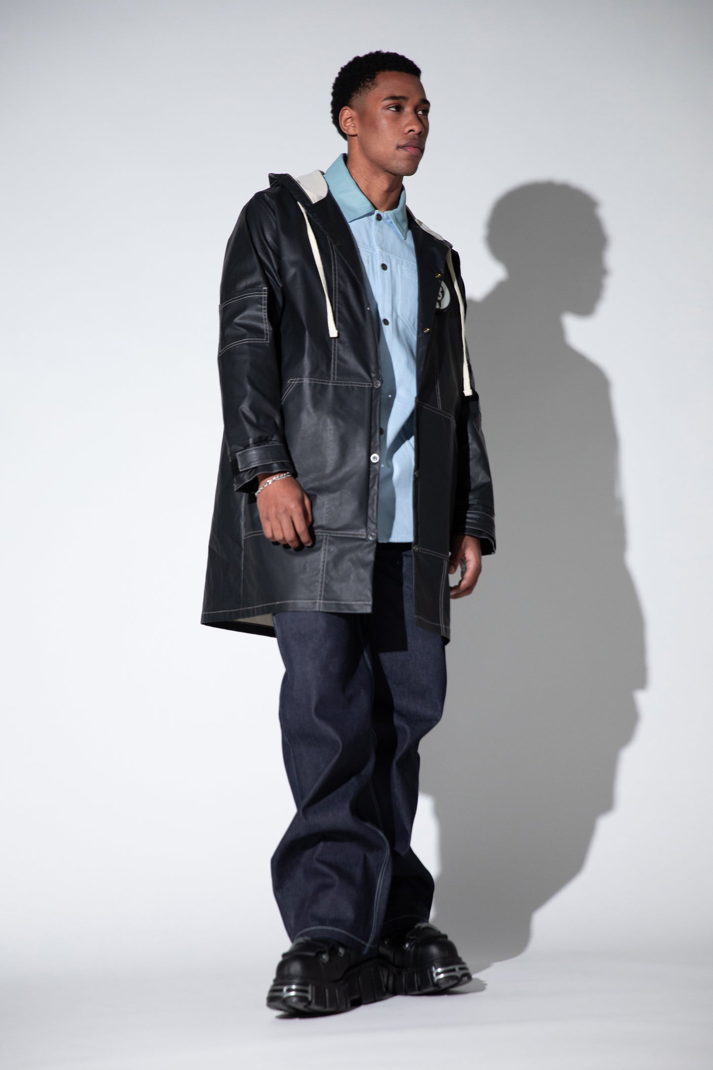 [card:men-secondary] Full body view of Totem coat in dark grey with relaxed silhouette